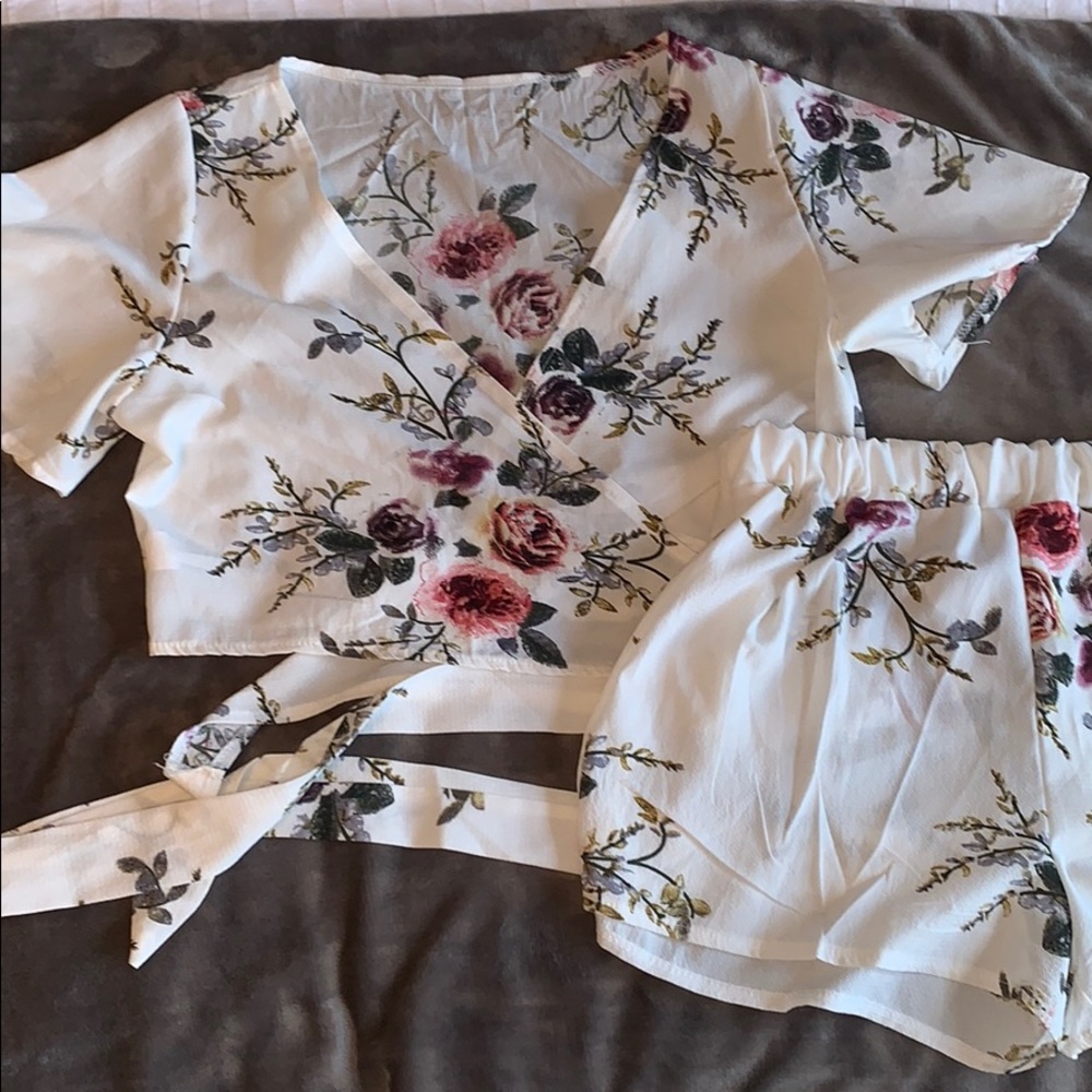 Floral White Two Piece Set Wrap Around Large